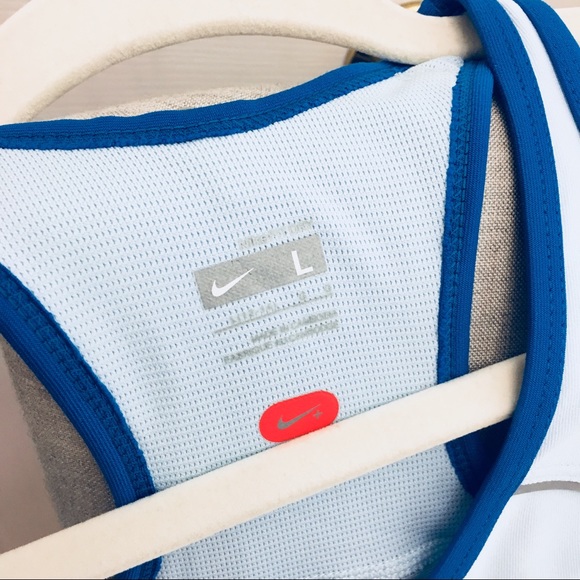 NWT Nike Active Top w/ Back Pockets Size L - Picture 2 of 7